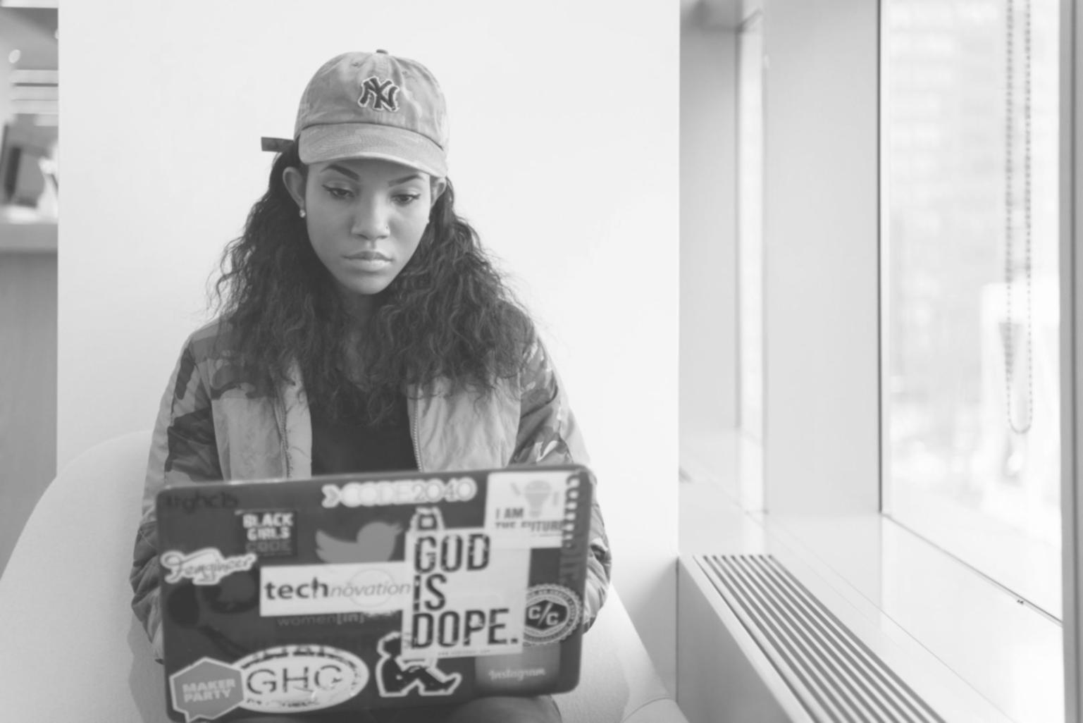 Retail mobile shopping application testing across multiple device configurations